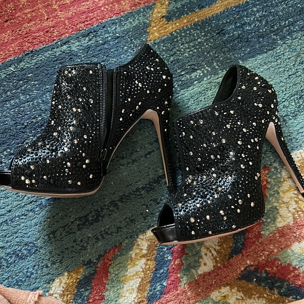 Lauren Lorraine heels.  Sparkle black.  So so cute.  Worn once.  Size 8